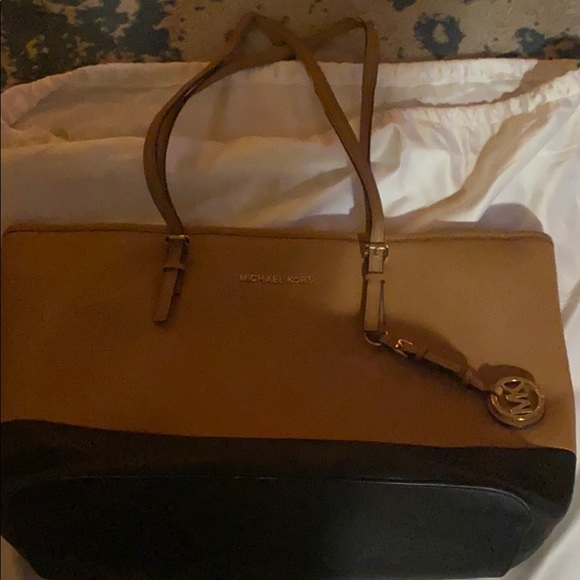 Michael Kors Classic Shoulder Bag - Picture 1 of 1